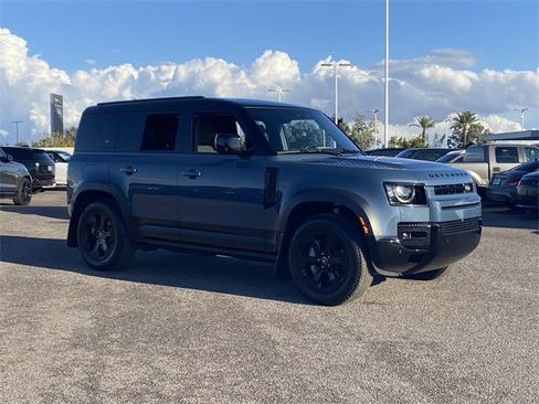 Used 2023 Land Rover Defender 110 X-Dynamic SE image 4