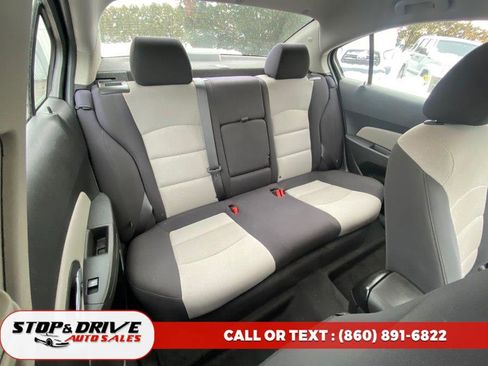 Used 2014 Chevrolet Cruze LS image 17