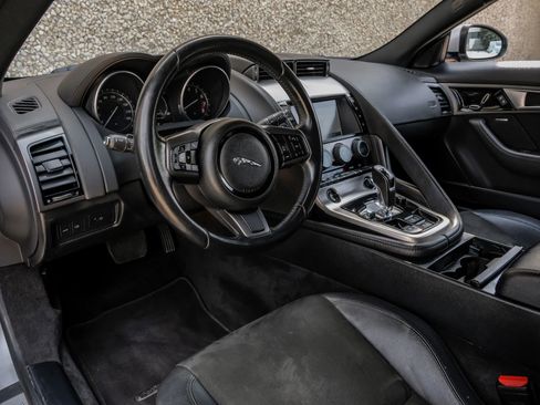 Used 2017 Jaguar F-TYPE Coupe RWD image 3