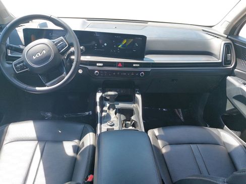 Used 2024 Kia Sorento S image 9
