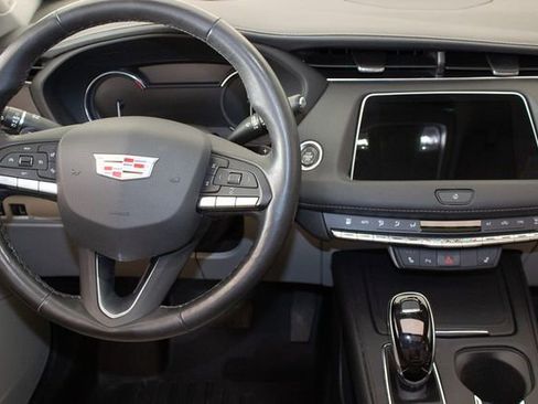 Used 2023 Cadillac XT4 Luxury w/ Cold Weather Package image 16