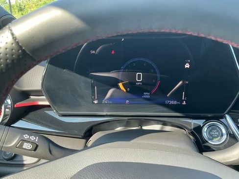 Used 2025 Chevrolet Trax RS w/ Sunroof Package FWD image 23