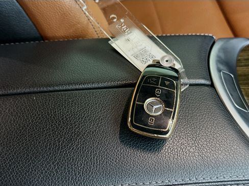 Used 2020 Mercedes-Benz GLC 300 image 32