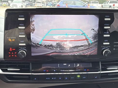 Used 2021 Toyota Sienna XLE image 33