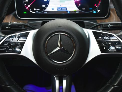 Used 2023 Mercedes-Benz C 300 4MATIC Sedan w/ Pinnacle Trim Package image 38