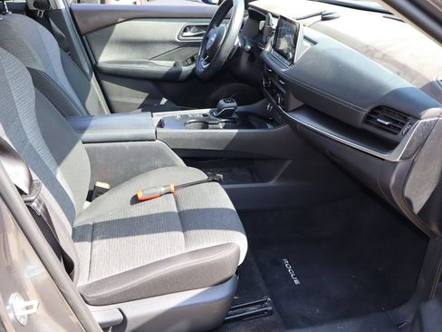 Used 2023 Nissan Rogue SV FWD image 16