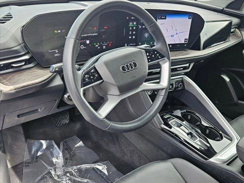 Used 2025 Audi Q5 Premium w/ Convenience Package image 10