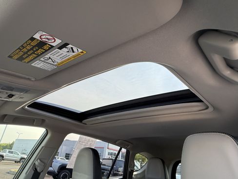 Used 2016 Toyota RAV4 Limited AWD/4WD image 15