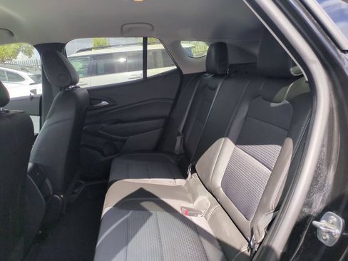 Used 2025 Chevrolet Trax LT w/ LT Convenience Package FWD image 27