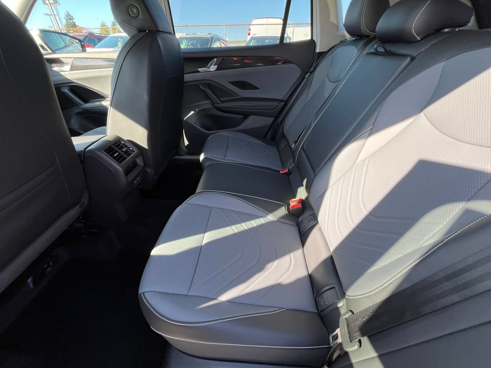 Used 2026 Volkswagen Tiguan SE AWD/4WD image 27