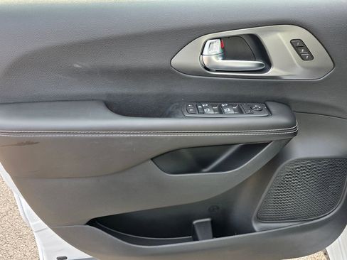 New 2026 Chrysler Pacifica Select image 11