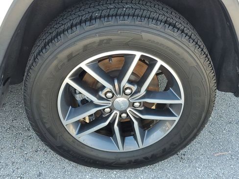 Used 2018 Jeep Grand Cherokee Limited image 5