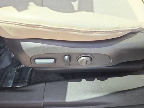 Used 2023 Buick Encore GX Preferred w/ Cold Weather Comfort Package FWD image 17
