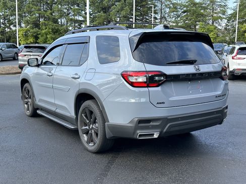 Used 2025 Honda Pilot Black Edition image 12