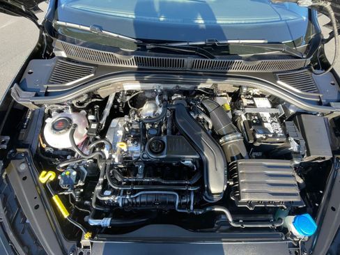 Used 2025 Volkswagen Jetta SE image 32