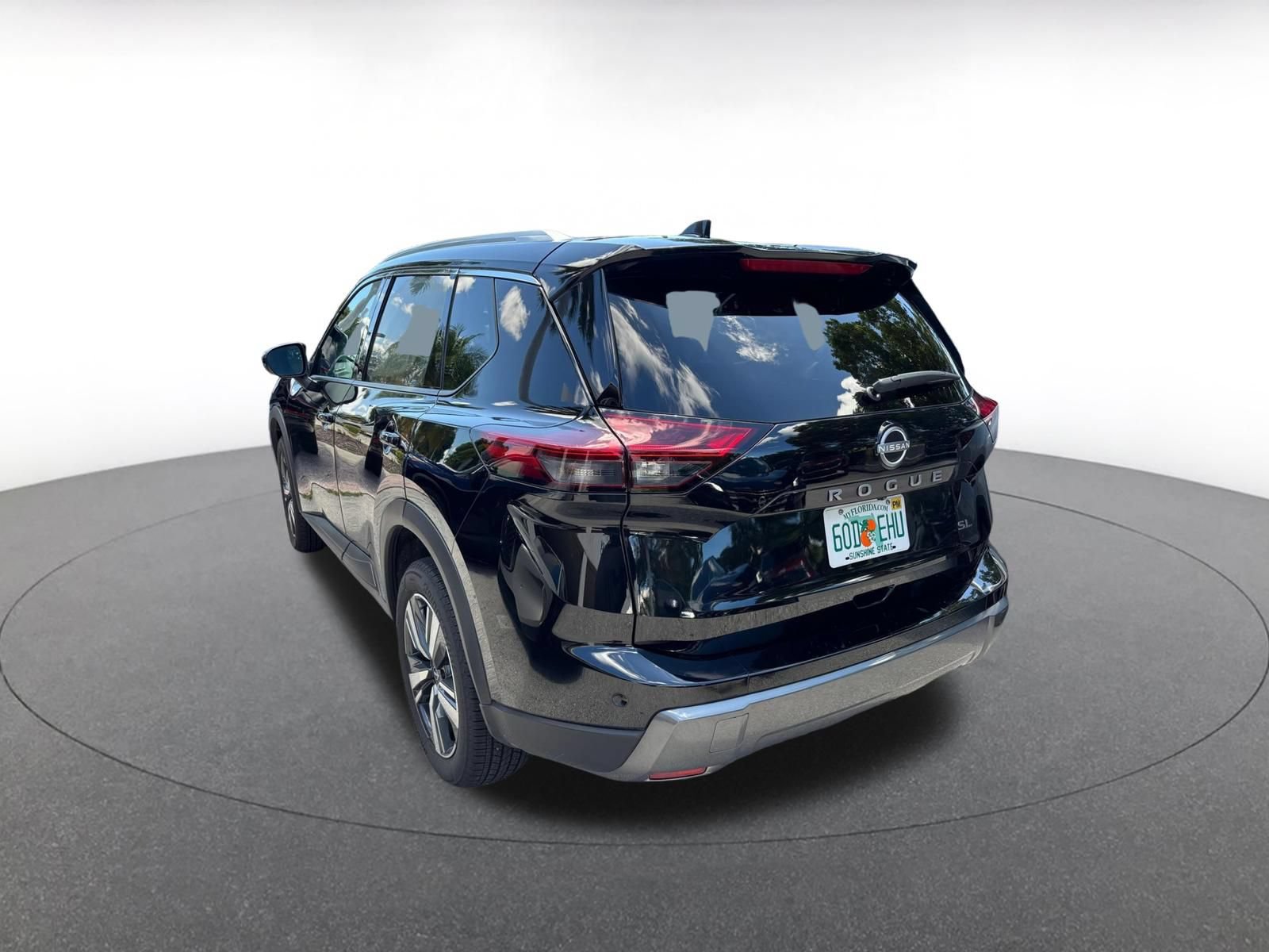 Used 2026 Nissan Rogue SL FWD image 6
