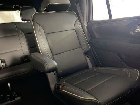 Used 2023 GMC Yukon SLT w/ SLT Premium Package AWD/4WD image 17
