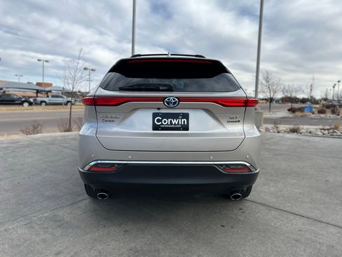 Used 2021 Toyota Venza XLE image 7