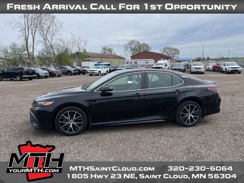 Used 2024 Toyota Camry SE AWD/4WD image 5