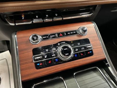 Used 2022 Lincoln Aviator Reserve w/ Equipment Group 201A AWD/4WD image 17