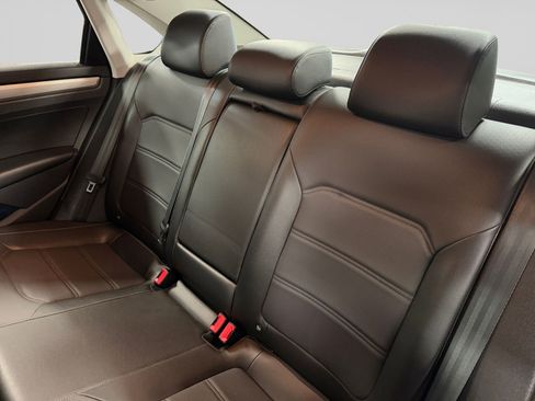 Used 2022 Volkswagen Passat 2.0T SE FWD image 21