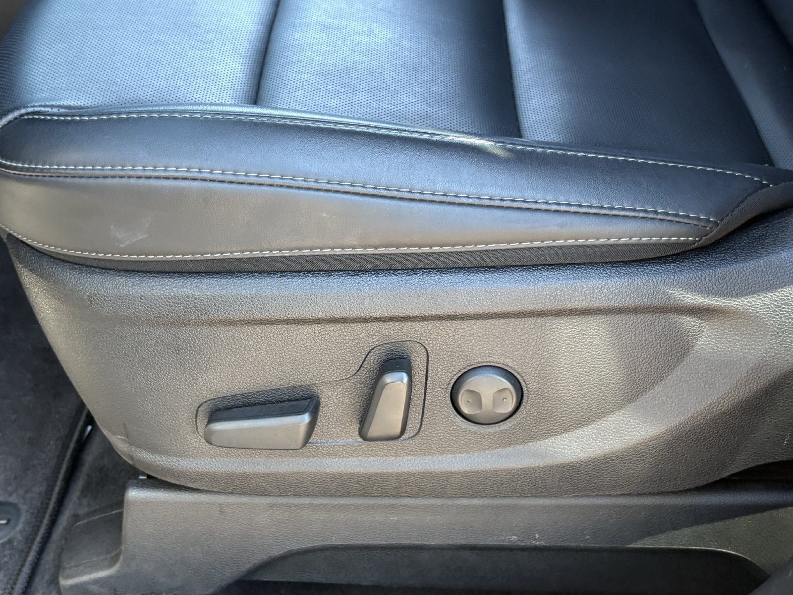 Used 2025 Kia Telluride S FWD image 26