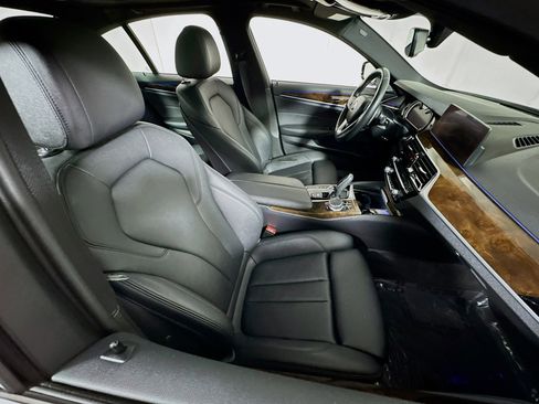 Used 2019 BMW 530e xDrive w/ Convenience Package image 27