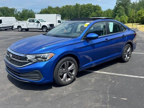 Used 2022 Volkswagen Jetta SE FWD image 3