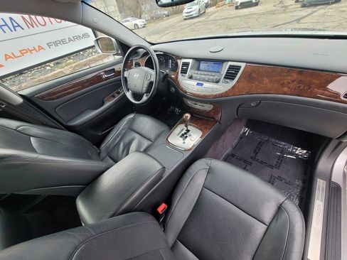 Used 2011 Hyundai Genesis 3.8 image 5