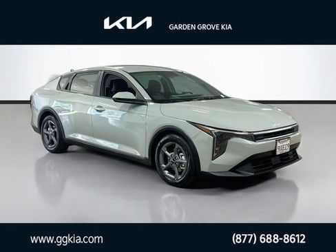 Certified 2025 Kia K4 FWD image 1