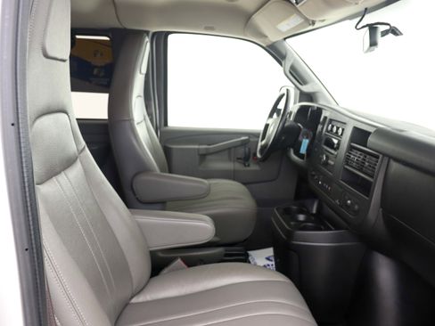 Used 2017 Chevrolet Express 2500 LS image 18