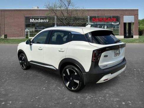 Used 2025 Nissan Kicks SR FWD image 2
