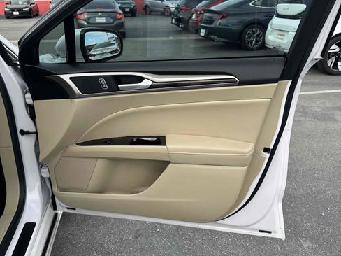 Used 2014 Ford Fusion SE w/ Equipment Group 202A image 24