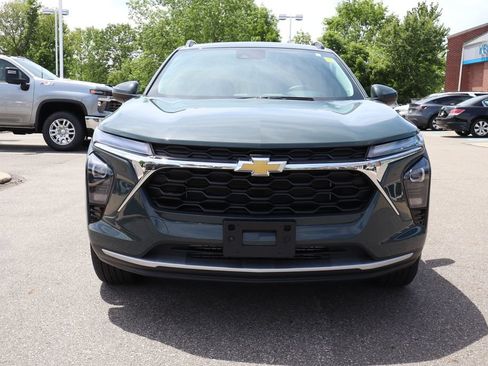 Used 2025 Chevrolet Trax LT w/ LT Convenience Package FWD image 5