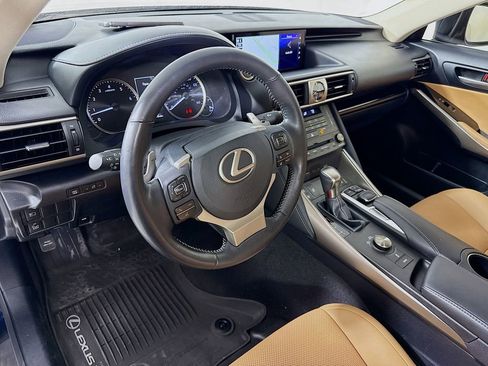 Used 2019 Lexus IS 300 AWD image 9