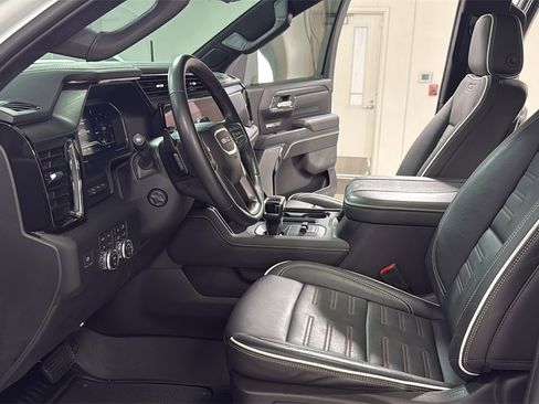 Used 2024 GMC Sierra 1500 AT4X image 12