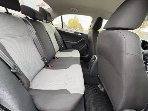 Used 2017 Volkswagen Jetta S image 16