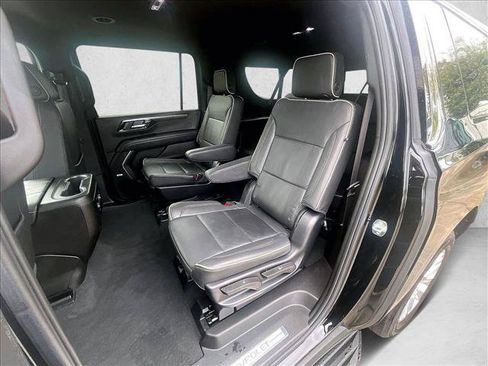 Used 2025 Chevrolet Suburban Premier RWD image 28