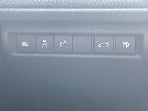Used 2025 Toyota Camry SE FWD image 18