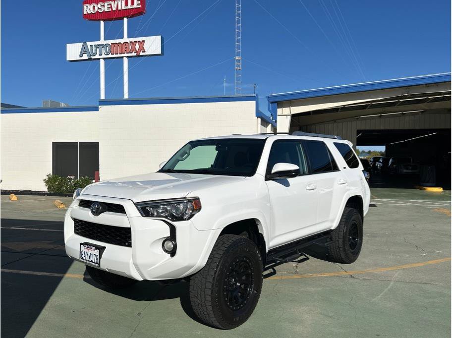 Used 2015 Toyota 4Runner SR5 AWD/4WD image 2