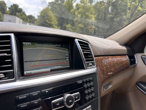 Used 2014 Mercedes-Benz GL 450 4MATIC image 24