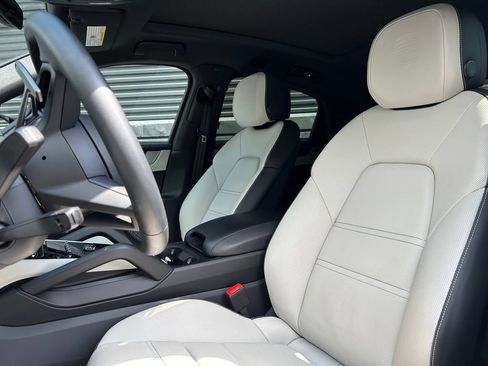 Certified 2025 Porsche Cayenne S AWD/4WD image 20