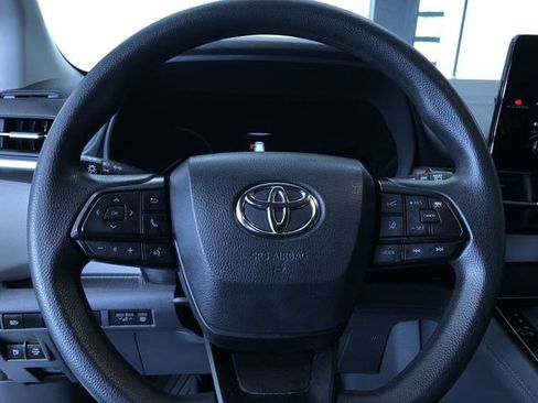Certified 2023 Toyota Sienna LE image 25