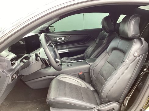 Used 2025 Ford Mustang GT Premium RWD image 5