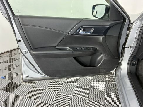 Used 2015 Honda Accord Sport image 18