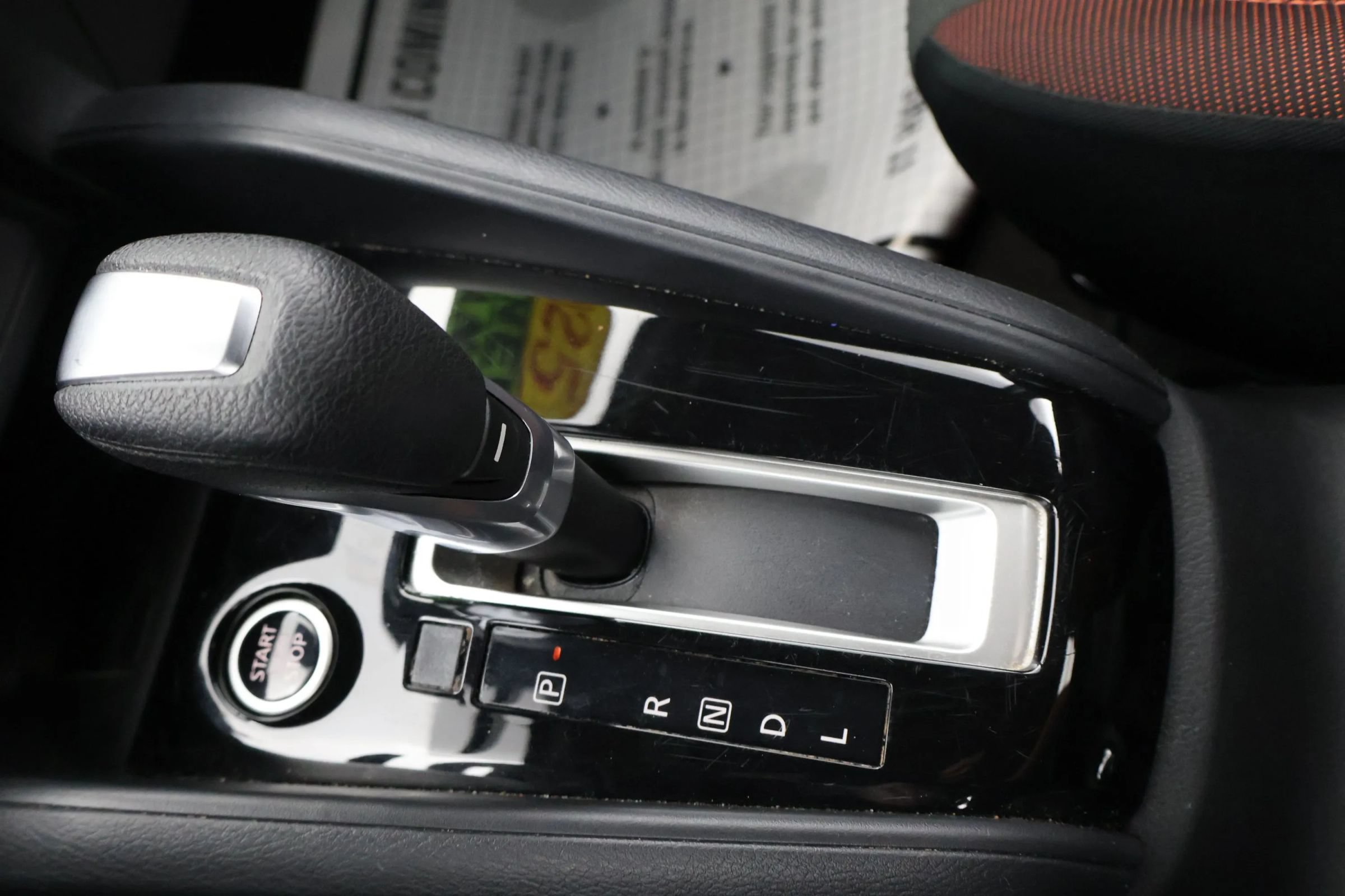 Used 2025 Nissan Versa SR FWD image 30