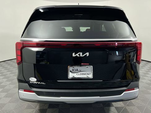 New 2026 Kia Carnival EX FWD image 4