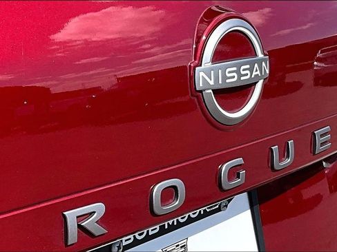 Used 2024 Nissan Rogue SV FWD image 30