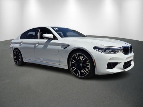 Used 2018 BMW M5 w/ Executive Package image 2