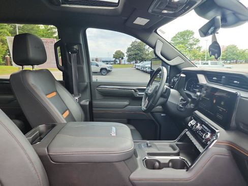 Certified 2025 GMC Sierra 2500 AT4 w/ AT4 Premium Plus Package AWD/4WD image 11